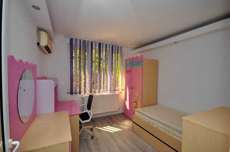 Drumul Taberei metrou Valea Ialomitei apartament 3 camere, centrala proprie