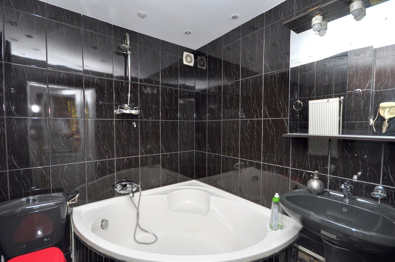 Drumul Taberei metrou Valea Ialomitei apartament 3 camere, centrala proprie